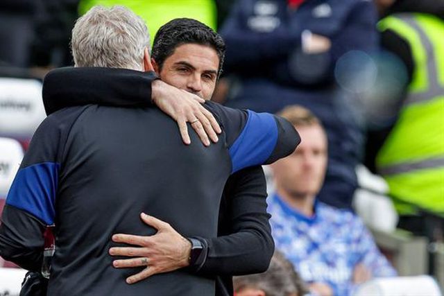 Arteta e a admiração por Moyes: «Atravessaria um muro por ele»