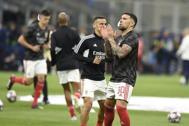 Otamendi de volta em onze que terá Grimaldo (mas Schmid tem uma dúvida no meio-campo)