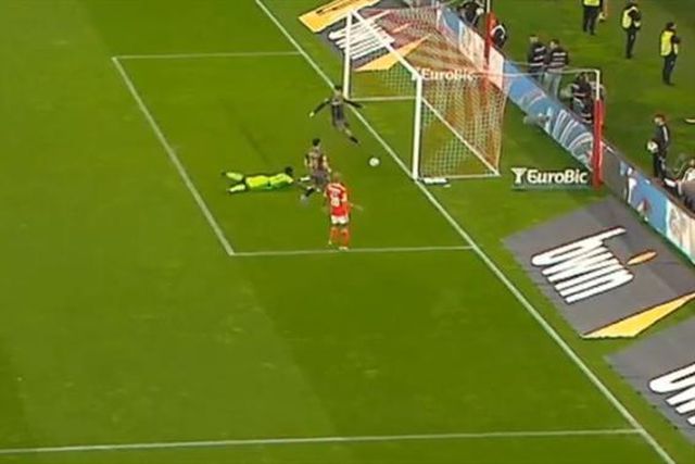 Autogolo de Dani Silva e 4-0 para o Benfica (vídeo)