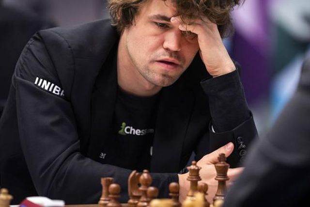 O rato escapou-se-lhe... e o campeão mundial de xadrez perdeu