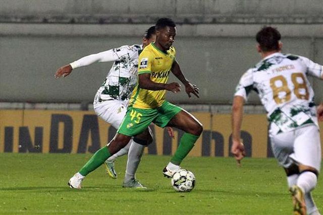 Estrangeiro chama por Loide