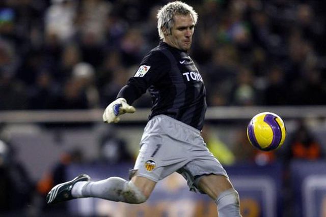 «Peter Lim assaltou o clube»