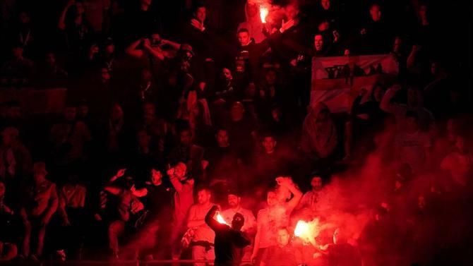 Criança de oito anos ficou ferida pelo arremesso de tochas por adeptos do Benfica