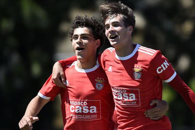 Benfica passa duro teste na Linha e mantém vantagem na frente 