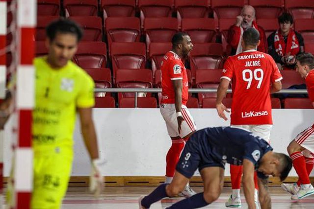 Benfica vence na estreia do novo treinador