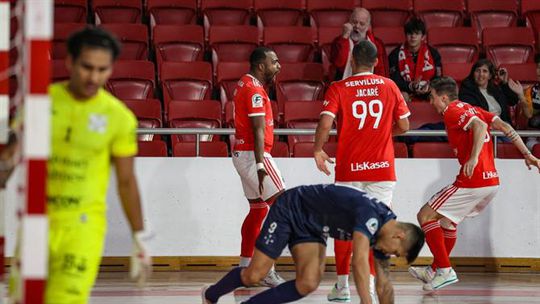 Benfica vence na estreia do novo treinador
