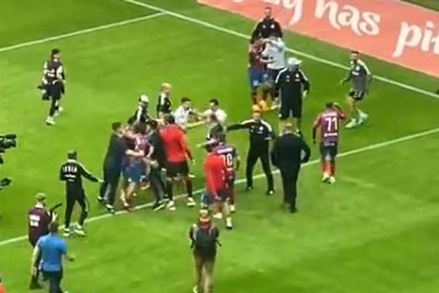 Final da Taça termina com confusão (vídeo)