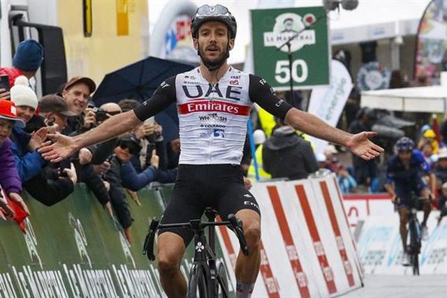 Adam Yates assaltou a liderança na Romandia