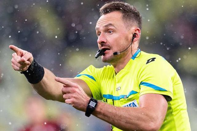 UEFA investiga árbitros 