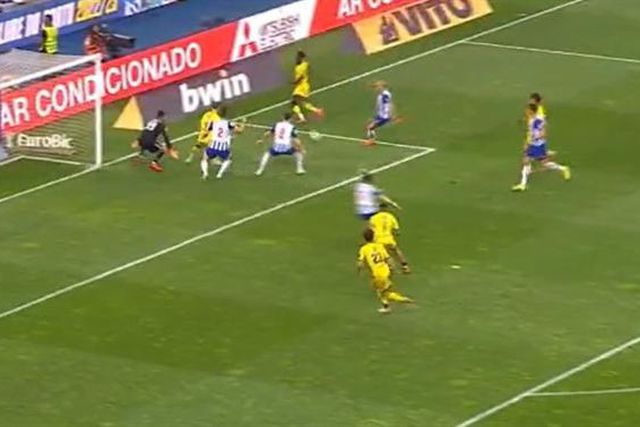 Polémica: Rui Costa apitou para o fim em lance perigoso do Boavista (vídeo)