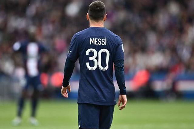 Tévez  arrasa PSG: «Não cuidou de Messi»