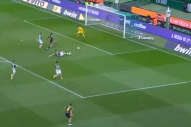 Autogolo de Coates trai Adán (vídeo)