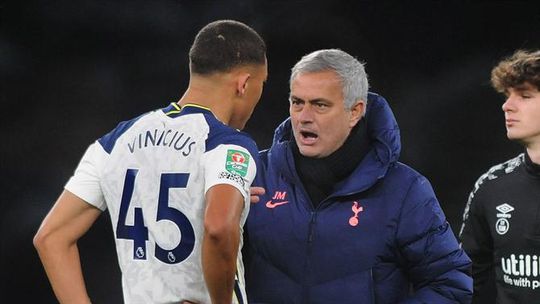 Vinícius recorda telefonema de Mourinho: «Não venhas de havaianas, isto não é o Brasil»