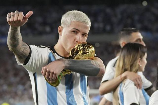 Jogadores do Panamá disputam camisola de Enzo (vídeo)