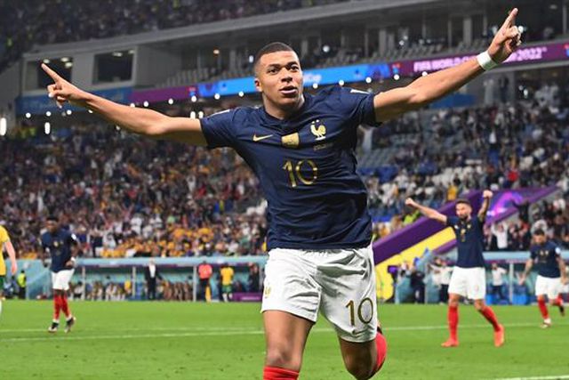 Deschamps explica escolha de Mbappé para capitão