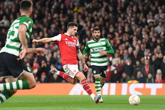 Xhaka abre o marcador após falha de Esgaio (vídeo)