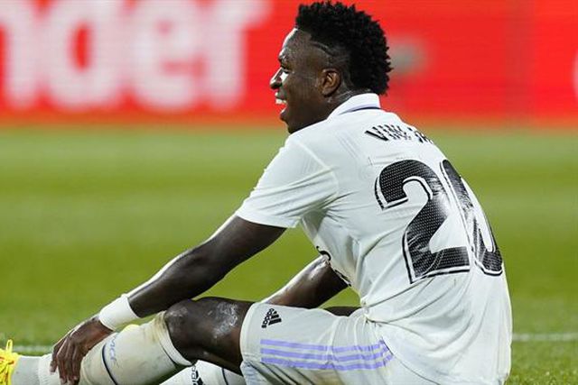 Vinícius Jr. atira-se à arbitragem (vídeo)