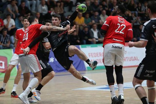 Águas Santas impõe empate ao Benfica