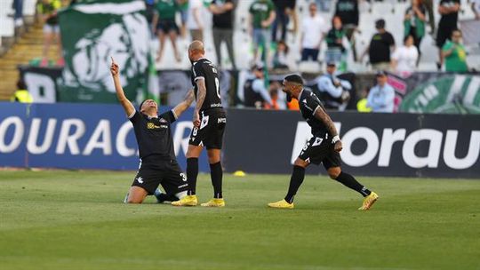 Felippe Cardoso entrou, fez o empate para o Casa Pia e foi expulso (vídeos)