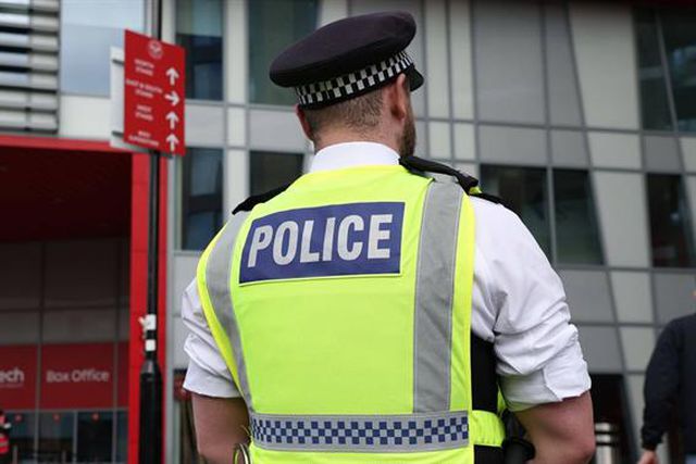 Polícia muda hora da final entre os rivais Man. United e Man. City