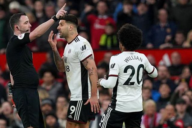 Fulham vai defender Mitrovic com exemplo de Bruno Fernandes