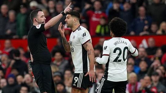 Fulham vai defender Mitrovic com exemplo de Bruno Fernandes