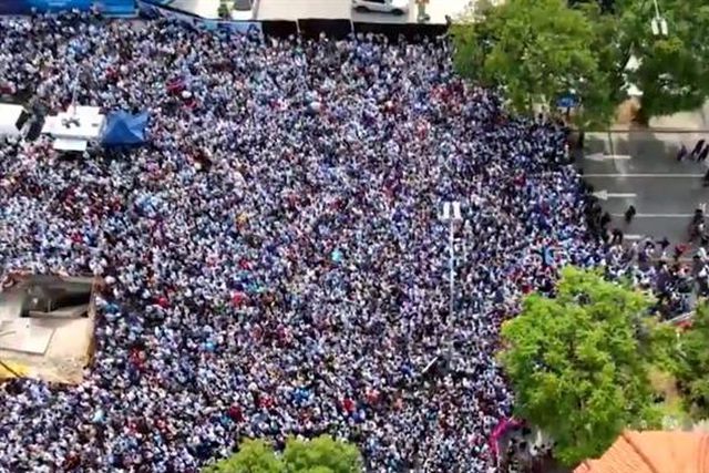 Loucura em Buenos Aires para ver os campeões do mundo (vídeos)