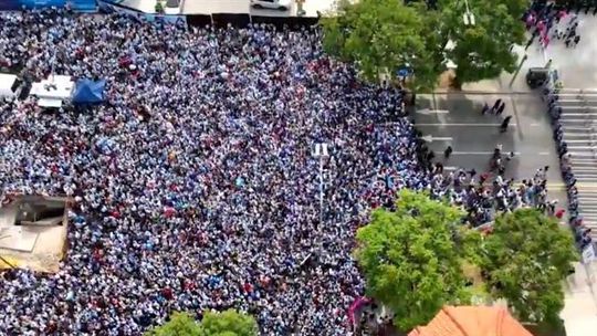 Loucura em Buenos Aires para ver os campeões do mundo (vídeos)