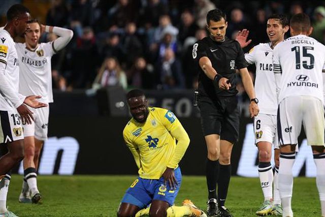 Arouca ganha em Famalicão ao cair do pano e sobe ao 5.º lugar (veja o resumo)