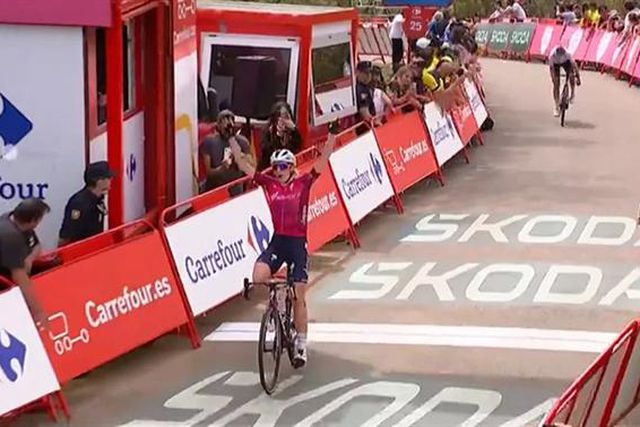 Demi Vollering vence etapa e tem liderança na Vuelta Feminina