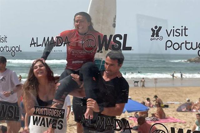 Mafalda Lopes vence Caparica Surf Fest; Vasco Ribeiro perde na final