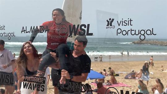 Mafalda Lopes vence Caparica Surf Fest; Vasco Ribeiro perde na final