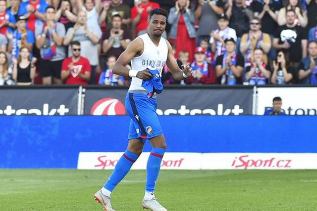 Vistosa acrobacia de Beauguel dá vantagem ao Al Wehda frente a Ronaldo (vídeo)