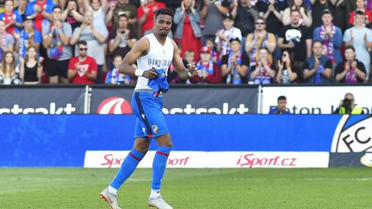 Vistosa acrobacia de Beauguel dá vantagem ao Al Wehda frente a Ronaldo (vídeo)