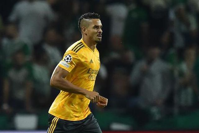 Corinthians pensa em Lucas Veríssimo