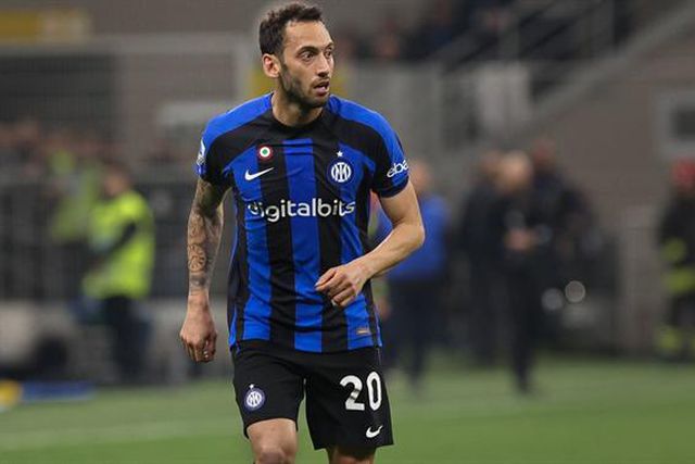 Atenção, Benfica: Çalhanoglu está de volta