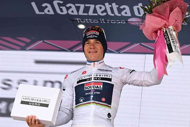 Positivo à Covid-19: Remco Evenepoel fora do Giro, Almeida sobe a 4.º