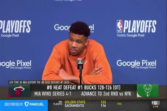 Giannis Antetokounmpo exasperado com questão sobre fracasso