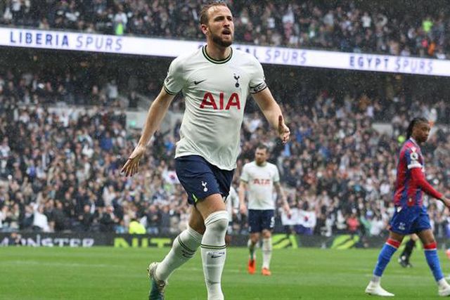 Porro assiste para Kane continuar a fazer história; Man. City soma e segue