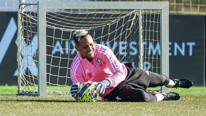 Diego Alves rescinde com equipa de Carvalhal