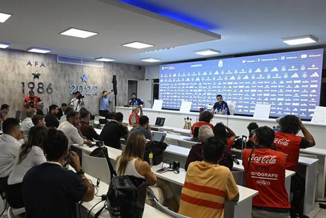 «Não me levanto todos os dias a pensar que sou campeão do Mundo. Vocês sim?» Resposta surpreendeu Scaloni (vídeo)