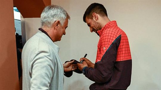 Mourinho foi ver Djokovic e até pediu autógrafo ao sérvio (vídeo)