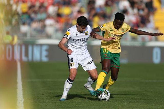 Famalicão vence com festival de Iván Jaime e complica vida ao Paços de Ferreira (veja o resumo)