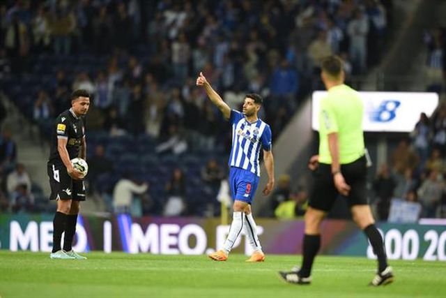 Taremi empata no Dragão (vídeo)