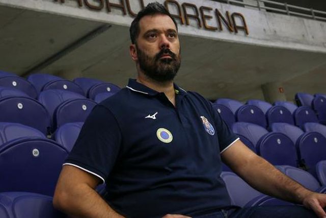 Vai treinar o Benfica e festejou com os adeptos do FC Porto: «Graças a Deus não nasci lampião!» (vídeo)