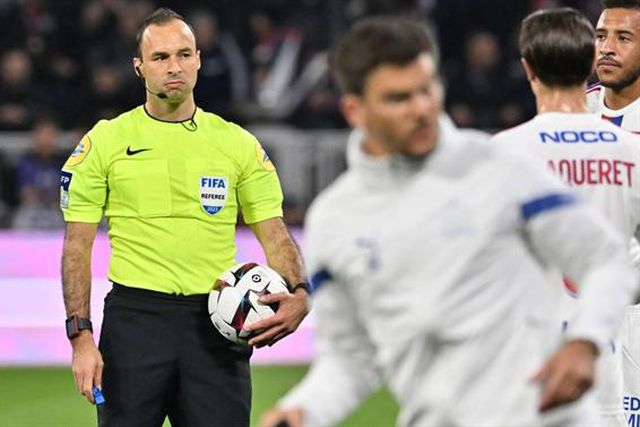 International Board não autoriza: Árbitros sem som em direto