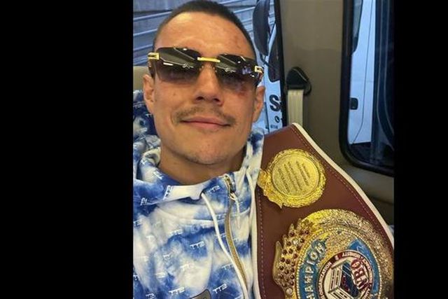 Tszyu segue pegadas do pai e sagra-se campeão mundial (vídeo)