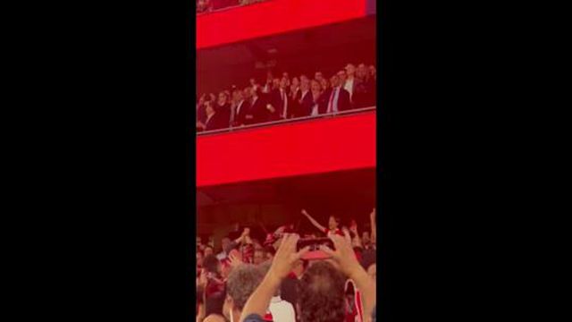 Rui Costa a cantar e a festejar como um adepto após a vitória sobre o SC Braga
