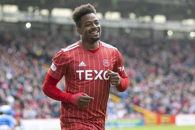 Ex-Benfica na equipa do ano