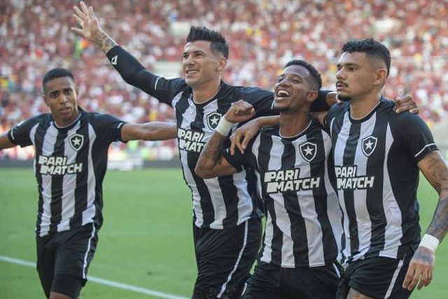 Ex-FC Porto brilha, Luís Castro (expulso) vence no Maracanã e lidera o Brasileirão! (vídeo)